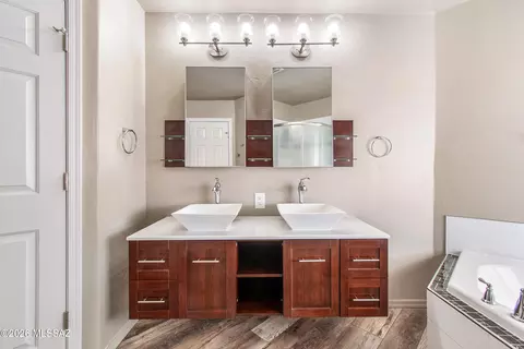 Bath - 9133 E Dawn Post Rd, Tucson, AZ 85749 photo 1 of 6