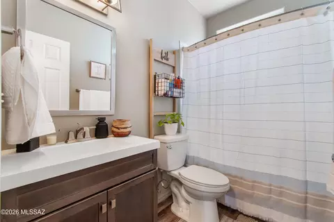 Bath - 9133 E Dawn Post Rd, Tucson, AZ 85749 photo 4 of 6