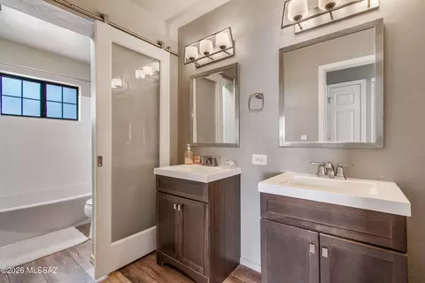 Bath - 9133 E Dawn Post Rd, Tucson, AZ 85749 photo 5 of 6