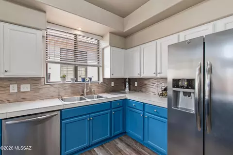 Kitchen - 9133 E Dawn Post Rd, Tucson, AZ 85749 photo 6 of 6