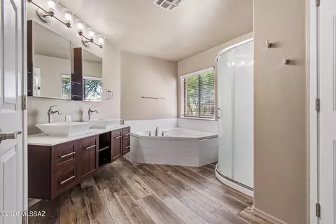 Bath - 9133 E Dawn Post Rd, Tucson, AZ 85749 photo 3 of 6