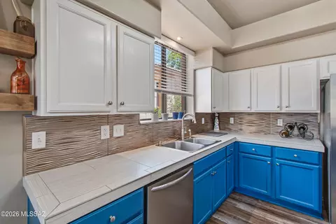 Kitchen - 9133 E Dawn Post Rd, Tucson, AZ 85749 photo 3 of 6