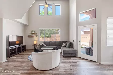 Living - 9133 E Dawn Post Rd, Tucson, AZ 85749 photo 3 of 3