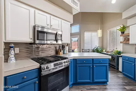 Kitchen - 9133 E Dawn Post Rd, Tucson, AZ 85749 photo 5 of 6