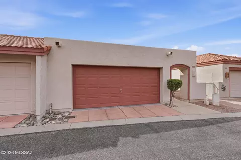 8732 N Arnold Palmer Dr, Tucson, AZ 85742