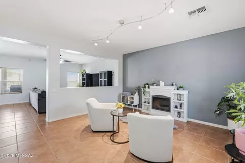 887 W Vuelta Granadina, Sahuarita, AZ 85629