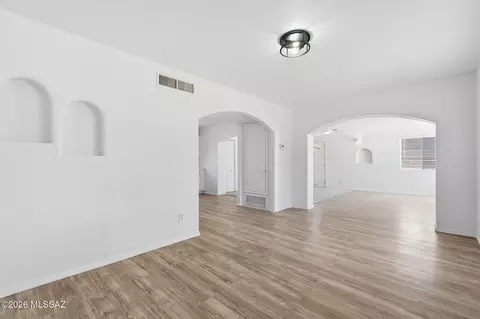 136 W Elvira Rd, Tucson, AZ 85756