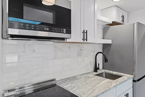 Kitchen - 1320 E Hampton St, Tucson, AZ 85719 photo 6 of 8