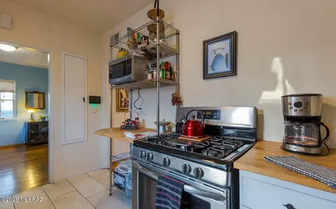 Kitchen - 1320 E Hampton St, Tucson, AZ 85719 photo 4 of 8