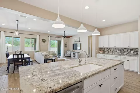 1076 W Desert Firetail Ln, Oro Valley, AZ 85755