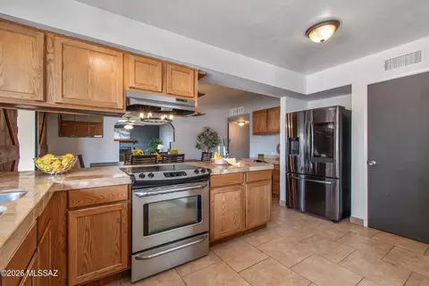 Kitchen - 7432 E Perth Pl, Tucson, AZ 85730 photo 2 of 2