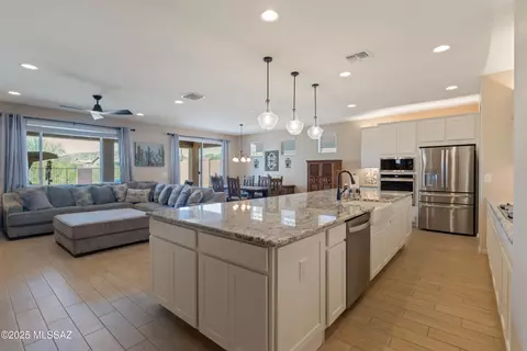 7738 W Laurel Ln, Marana, AZ 85658