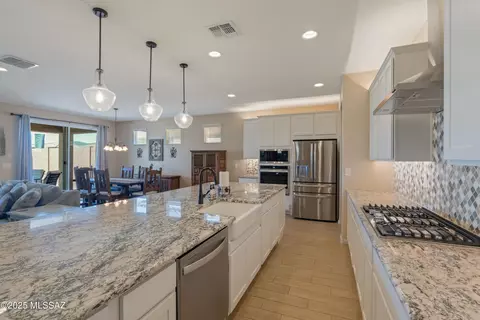 7738 W Laurel Ln, Marana, AZ 85658