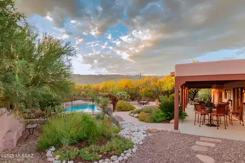 3071 N Wentworth Rd, Tucson, AZ 85749