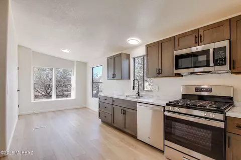 8777 Ellsworth Ln, Hereford, AZ 85615