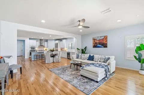8158 N Circulo El Palmito, Tucson, AZ 85704