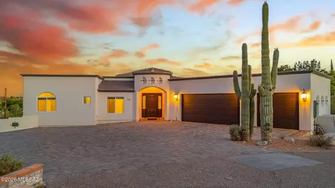 702 W Cresta Loma Dr, Tucson, AZ 85704