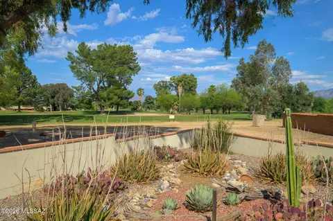 232 N Abrego Dr, Green Valley, AZ 85614