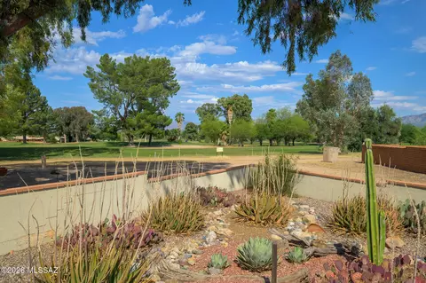 232 N Abrego Dr, Green Valley, AZ 85614