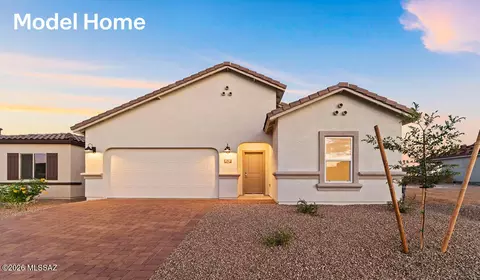 848 N Tombaugh Ln, Green Valley, AZ 85614