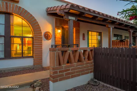 468 S Paseo Lobo, Green Valley, AZ 85614