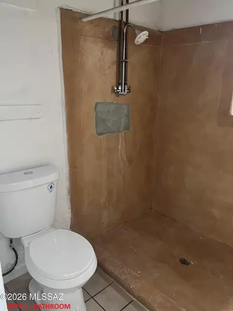 Bath - 447 E 35th St, Tucson, AZ 85713 photo 3 of 3