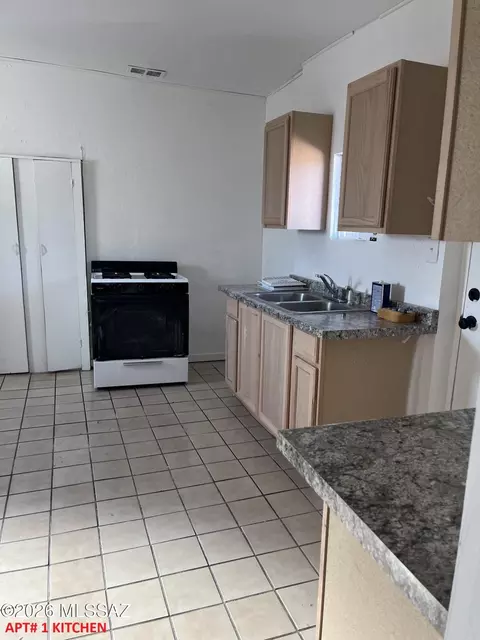 Kitchen - 447 E 35th St, Tucson, AZ 85713 photo 4 of 5