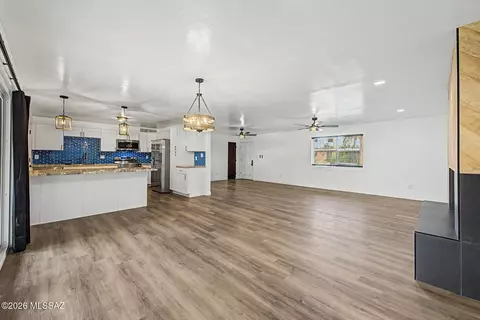 Living - 2625 W Oregon St, Tucson, AZ 85746 photo 3 of 7