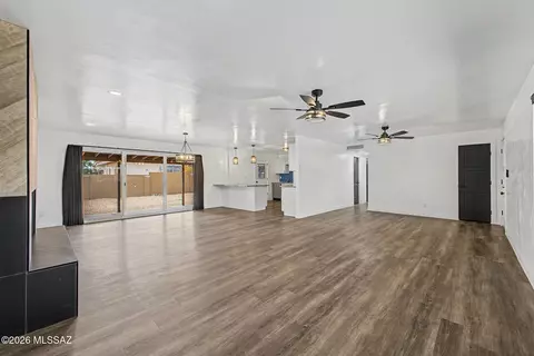 Living - 2625 W Oregon St, Tucson, AZ 85746 photo 2 of 7