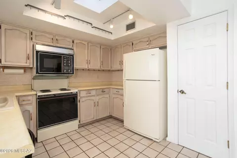 Kitchen - 6090 E River Rd, Tucson, AZ 85750 photo 1 of 4