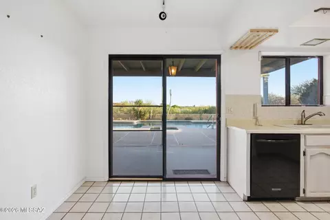 Kitchen - 6090 E River Rd, Tucson, AZ 85750 photo 3 of 4