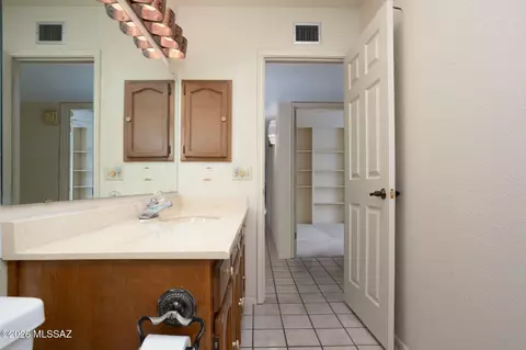 Bath - 6090 E River Rd, Tucson, AZ 85750 photo 5 of 5