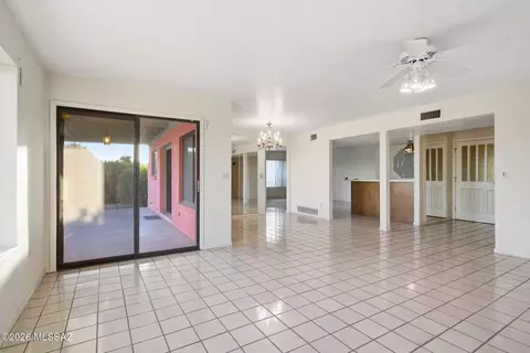 Living - 6090 E River Rd, Tucson, AZ 85750 photo 3 of 6