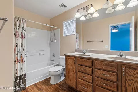 Bath - 4853 E Orchard Grass Dr, Tucson, AZ 85756 photo 2 of 3