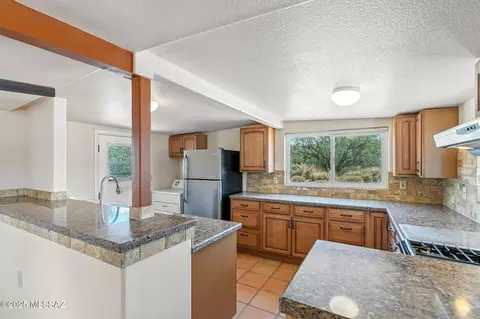 Kitchen - 27809 S Rain Valley Rd, Elgin, AZ 85611 photo 5 of 6