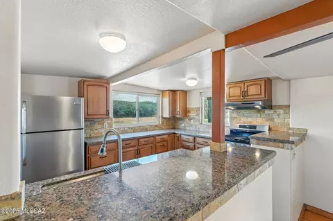 Kitchen - 27809 S Rain Valley Rd, Elgin, AZ 85611 photo 2 of 6