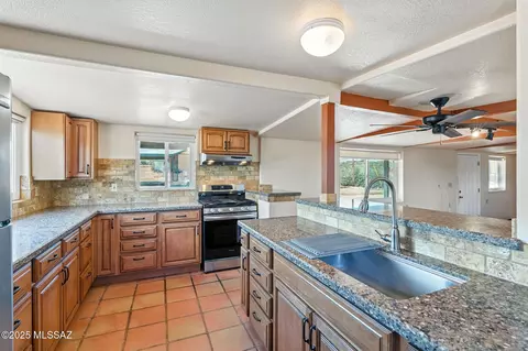 27809 S Rain Valley Rd, Elgin, AZ 85611