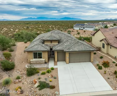 1367 E Golden Rock Way, Green Valley, AZ 85614