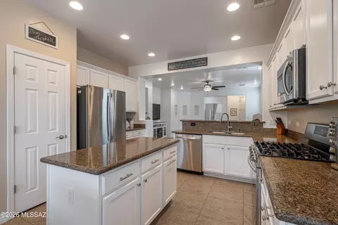 Kitchen - 10440 S Painted Mare Dr, Vail, AZ 85641 photo 1 of 4