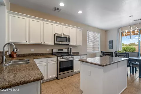 Kitchen - 10440 S Painted Mare Dr, Vail, AZ 85641 photo 2 of 4