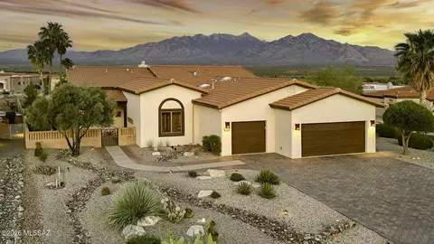 4185 S Manolito Dr, Green Valley, AZ 85622