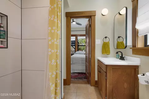 Bath - 705 E Mabel St, Tucson, AZ 85719 photo 2 of 2