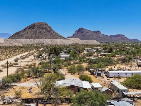 7983 N Team Roper Rd, Tucson, AZ 85743