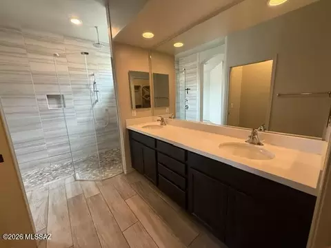 Bath - 8965 E Wright School Loop, Tucson, AZ 85715 photo 3 of 4