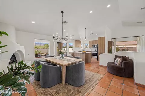 Dining - 7369 E Riverbank Loop, Tucson, AZ 85715 photo 2 of 4