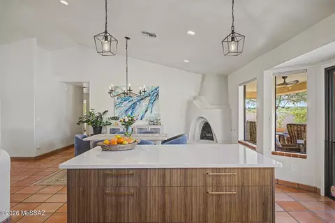 Kitchen - 7369 E Riverbank Loop, Tucson, AZ 85715 photo 6 of 8