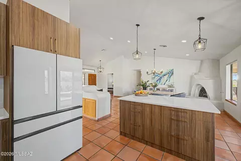 Kitchen - 7369 E Riverbank Loop, Tucson, AZ 85715 photo 5 of 8