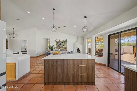 Kitchen - 7369 E Riverbank Loop, Tucson, AZ 85715 photo 7 of 8