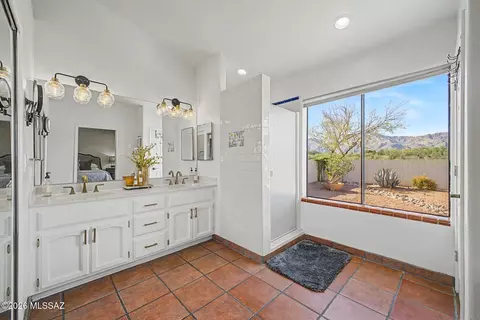 Bath - 7369 E Riverbank Loop, Tucson, AZ 85715 photo 1 of 2