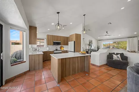 Kitchen - 7369 E Riverbank Loop, Tucson, AZ 85715 photo 1 of 8